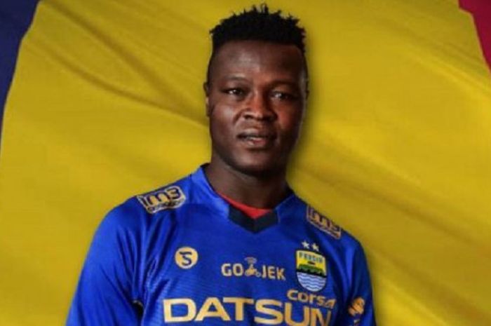 Ezechiel Aliadjim N'Douassel resmi berseragam Persib Bandung.