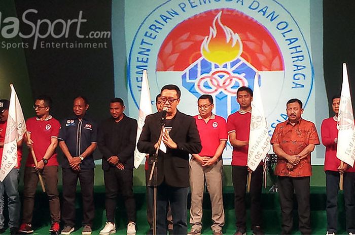 Menpora Imam Nahrawi memberikan kata sambutan saat launching sepak bola berjenjang Piala Menpora Rabu (11/4) malam.