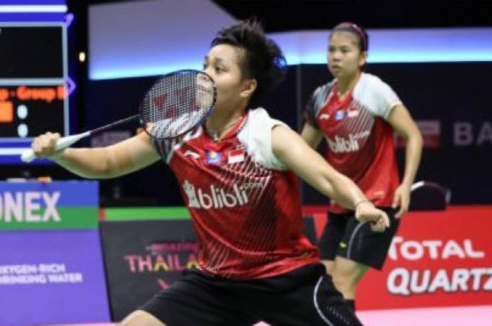 Pasangan ganda putri Indonesia, Greysia Polii/Apriyani Rahayu saat bertanding di Piala Uber 2018 melawan Malaysia di Impact Arena, Bangkok, Thailand, Senin (21/5/2018). 