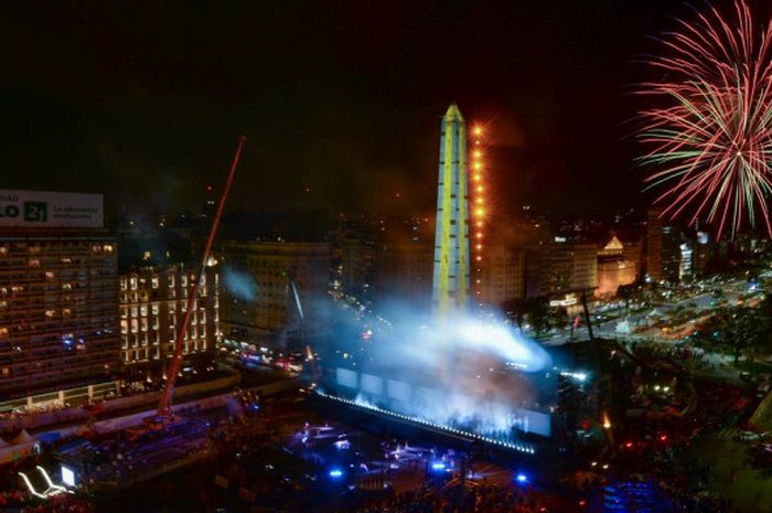 Suasana upacara pembukaan Youth Olympic Games 2018 yang berlangsung di Monumen Obeliks, Buenos Aires, Argentina, pada Sabtu (6/10/2018) waktu setempat.