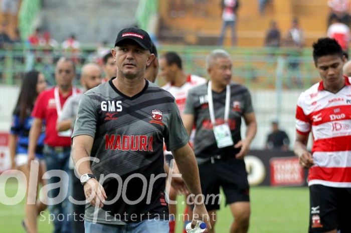 Pelatih Madura United, Gomes de Oliveira.