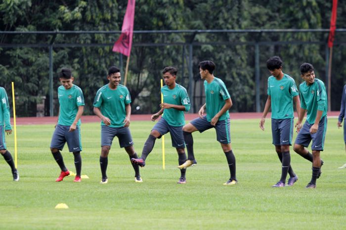  Skuat timnas U-19 Indonesia saat menjalani pemusatan latihan di Lapangan Universitas Negeri Yogyakarta 