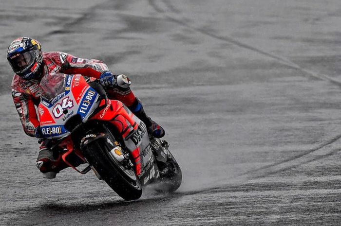 Pebalap Ducati, Andrea Dovizioso, saat tampil dalam sesi pemanasan jelang balapan MotoGP Valencia 2018 yang digelar pada Minggu (18/11/2018).