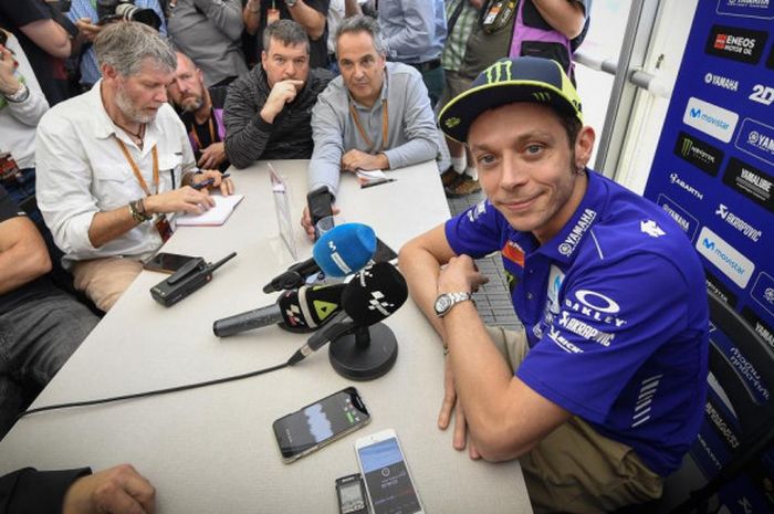 Valentino Rossi (Movistar Yamaha) saat sesi jumpa pers jelang MotoGP Americas 2018.