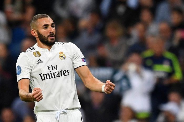 Penyerang Real Madrid, Karim Benzema, merayakan gol yang dicetak ke gawang Viktoria Plzen dalam laga Grup G Liga Champions di Stadion Santiago Bernabeu, Madrid, Spanyol pada 23 Oktober 2018.