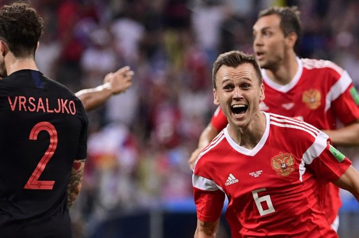 Gelandang Rusia, Denis Cheryshev, merayakan golnya ke gawang Kroasia dalam laga perempat final Piala Dunia 2018, 7 Juli 2018 di Sochi.