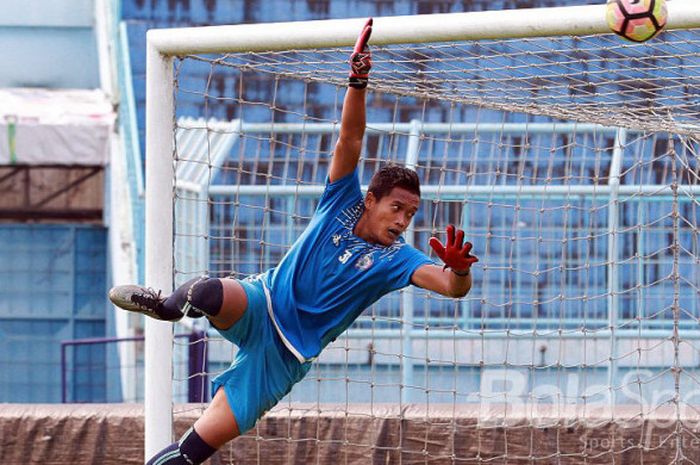 Tedi Heri Setiawan bergabung latihan bersama Arema FC di Stadion Kanjuruhan Kabupaten Malang, Rabu (1/11/2017).