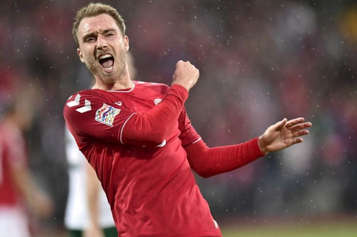 Selebrasi gelandang timnas Denmark, Christian Eriksen, seusai mencetak gol kedua ke gawang Wales dalam laga League B UEFA Nations Leaguedi Stadion Ceres Park, Aarhus, Denmark, pada Minggu (9/9/2018).