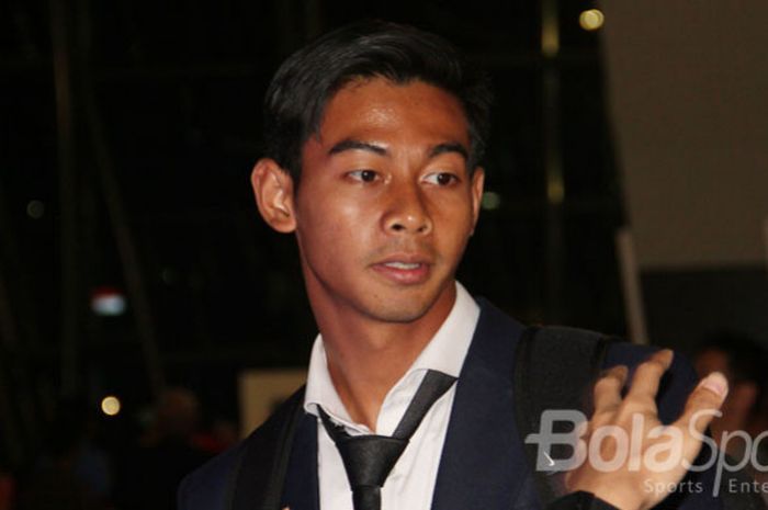 Satria Tama, pemain bola Indonesia saat tiba di Terminal 3 Ultimate Soekarno-Hatta sepulangnya dari gelaran SEA Games 2017 di Malaysia (30/8/2017).