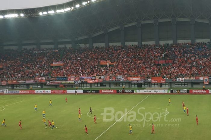 Suasana pertandingan Persija Jakarta kontra Barito Putera, di Stadion Patriot Chandrabhaga, Bekasi, Selasa (30/10/2018),