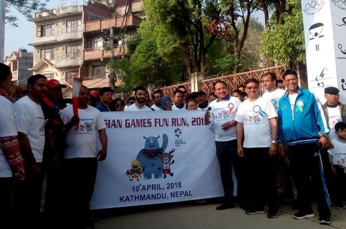 Peserta acara Asian Games 2018 OCA Fun Run di kantor NOC di Lalitpur, Nepal, Selasa (10/4/2018).