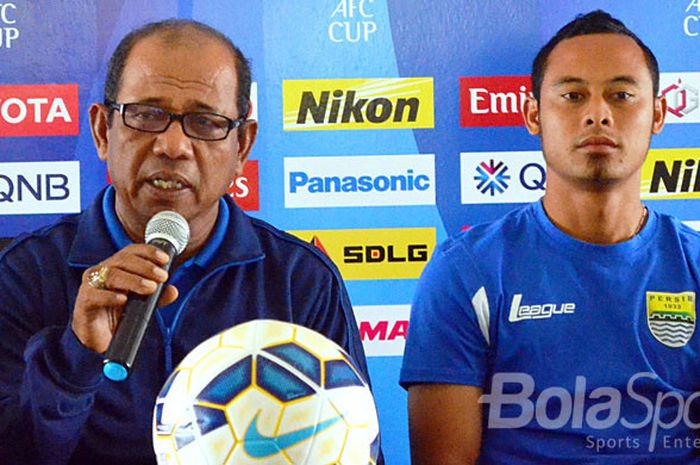 Emral Abus dan kapten Persib, Atep, saat konferensi pers Piala AFC 2015.