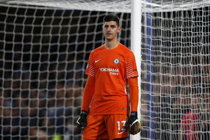 Ekspresi kiper Chelsea, Thibaut Courtois, dalam pertandingan Liga Inggris 2017-2018 menghadapi Manchester City di Stadion Stamford Bridge, London, Inggris, pada 30 September 2017.