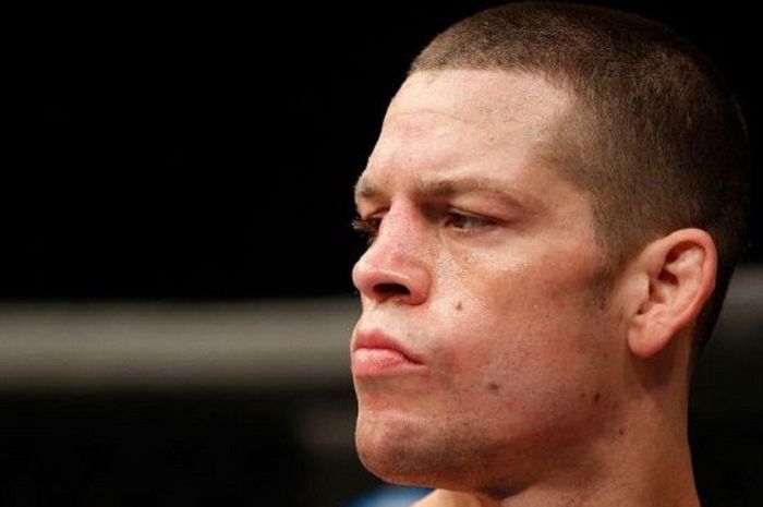 Petarung bebas asal Amerika Serikat, Nate Diaz, saat menjalani duel UFC di Octagon.