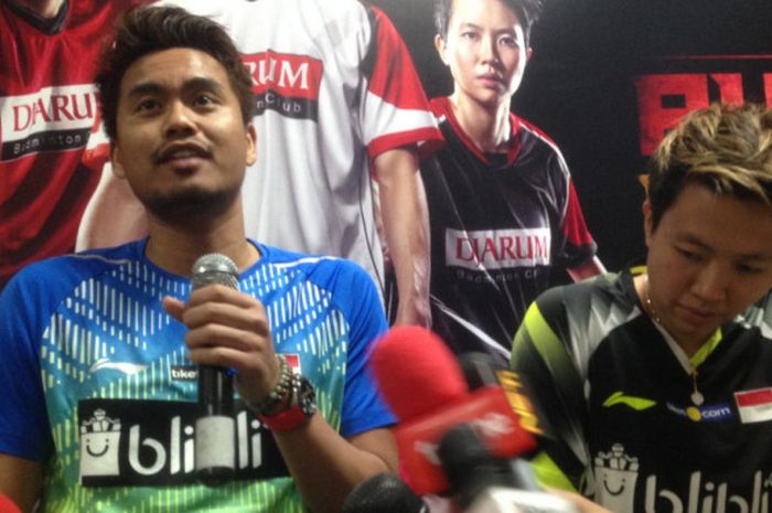 Tontowi Ahmad dan Liliyana Natsir saat menjalani wawancara setelah menerima bonus dari Djarum Foundation  di Kudus, Kamis (6/9/2018), setelah memenangi medali perak pada Asian Games 2018.