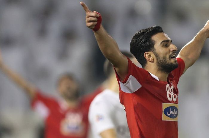 Selebrasi gelandang Persepolis, Siamak Nemati seusai mencetak gol penyama ke gawang Al Sadd pada semifinal kedua Liga Champions Asia 2018 di Stadion Azadi, Teheran, Iran pada 23 Oktober 2018. 