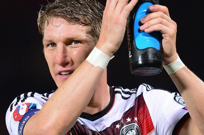 Aksi Bastian Schweinsteiger usai melakoni laga timnas Jerman melawan Skotlandia dalam Kualifikasi Piala Eropa 2016 di Hampden Park, 7 September 2015.