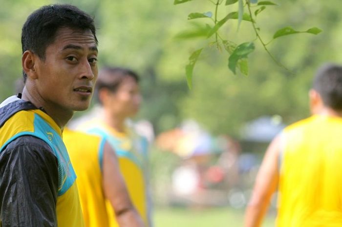 Samsul Arif saat mengikuti sesi latihan Arema Cronus.