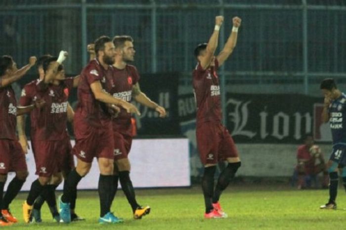 Laga PSM Makassar vs Arema FC di Stadion Kanjuruhan Malang, Rabu (30/8/2017) malam.