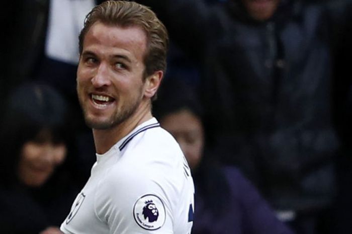 Striker Tottenham, Harry Kane, merayakan gol pembuka ke gawang Southampton pada laga Liga Inggris di Stadion Wembley, London, pada 26 Desember 2017.