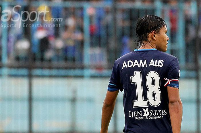 Ekspresi gelandang Arema FC, Adam Alis, saat tampil melawan Persiba Balikpapan dalam laga pekan ke-20 Liga 1 di Stadion Kanjuruhan Kabupaten Malang, Jawa Timur, Jumat (18/08/2017) sore.