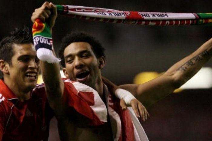 Jermaine Pennant (kanan) merayakan kemenangan Liverpool atas Chelsea dalam pertandingan semifinal Liga Champions di Anfield, Liverpool, Inggris, 1 Mei 2007.