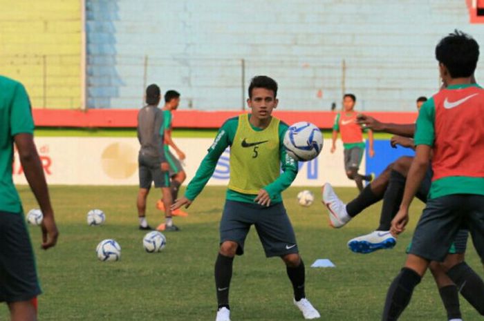 Egy Maulana Vikri dalam sesi latihan timnas U-19 Indonesia di Stadion Gelora Delta, Sidoarjo, Rabu (11/7/2018).