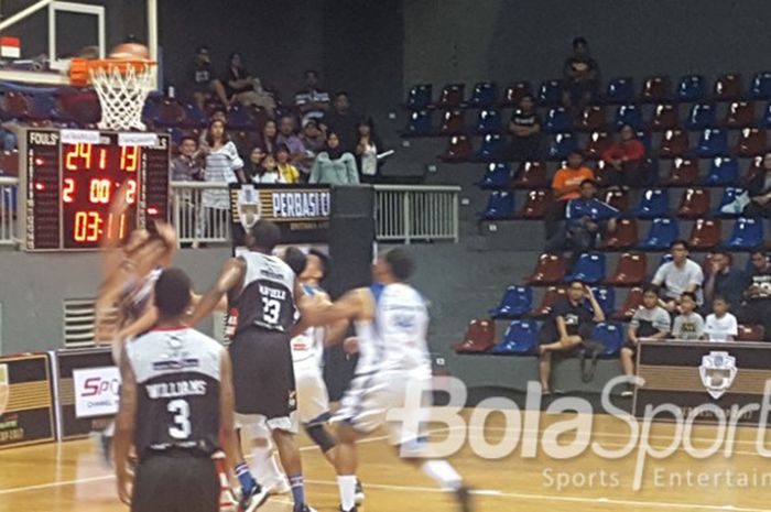 Satria Muda vs Stapac Jakarta di semifinal Perbasi Cup 2017, Kamis (9/11/2017) di BritAma Hall, Kela