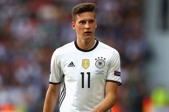 Gelandang timnas Jerman, Julian Draxler, saat tampil melawan Slovakia dalam laga babak 16 besar Euro 2016 di Stadion Stade Pierre-Mauroy, Lille, (26/6/2016).