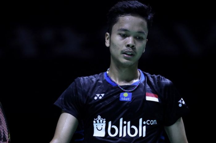 Ekpresi wajah pebulu tangkis tunggal putra Indonesia, Anthony Sinisuka Ginting, saat melakoni laga melawan Shi Yuqi (China) pada babak perempat final Fuzhou China Open 2018 di Haixia Olympic Sports Center, Jumat (9/11/2018).