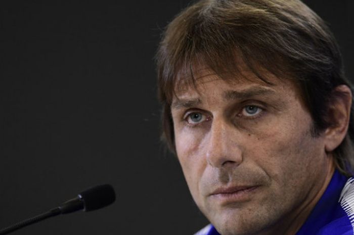 Manajer Chelsea, Antonio Conte, dalam konferensi pers jelang laga kontra Atletico Madrid pada Rabu (27/9/2017)