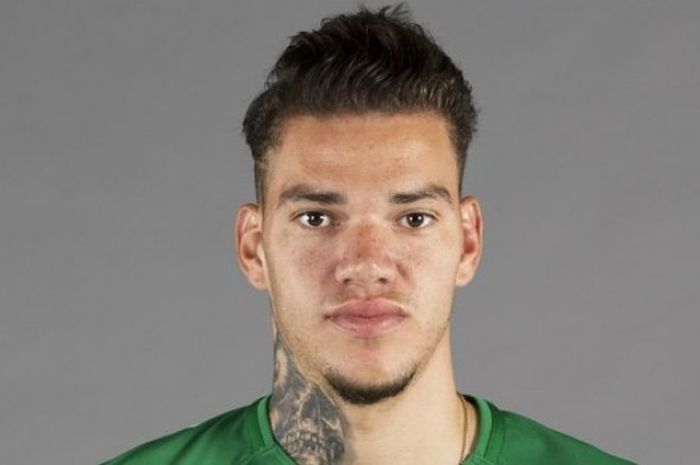 Ederson Moraes resmi bergabung dengan Manchester City pada Kamis (8/6/2017). 