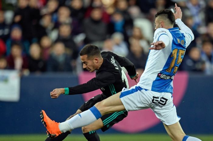 Pemain sayap Real Madrid, Lucas Vazquez (kiri), mencetak gol ke gawang Leganes dalam laga Liga Spanyol di Stadion Municipal de Butarque, Leganes, pada 21 Februari 2018.