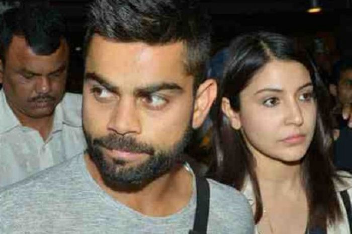 Anushka Sharma (kanan) dan Virat Kohli 