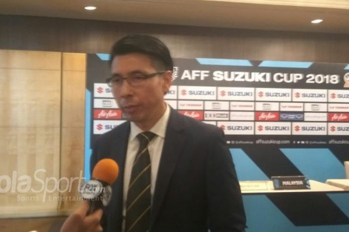 Pelatih timnas Malaysia, Ong Kim Swee saat menjawab pertanyaan wartawan di Hotel Mulia, Jakarta, pada 2 Mei 2018.