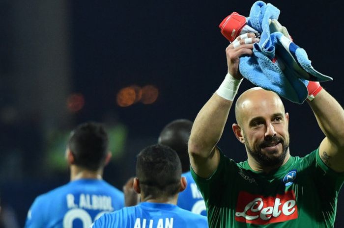 Ekspresi kiper Napoli, Jose Manuel 