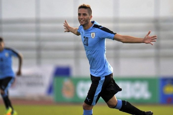 Selebrasi pemain Uruguay Rodrigo Bentancur setelah mencetak gol ke gawang Bolivia dalam laga South America Championship U-20 di Olimpico Stadium, 27 Januari 2017. 