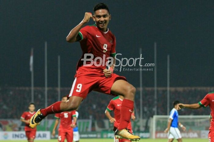 Muhammad Rafli Mursalim melakukan selebrasi di laga timnas U-19 Indonesia kontra Singapura, Selasa (3/7/2018).