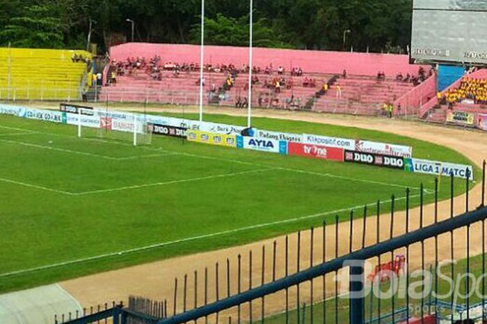 Suasana stadion Agus Salim saat SPFC menjamu Bhayangkara FC, jumat (15/9/2017).