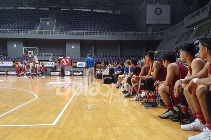 Sederet pemain Siliwangi di bench ketika menghadapi Satria Muda Jakarta di Perbasi Cup 2017 pada Selasa (7/11/ 2017)