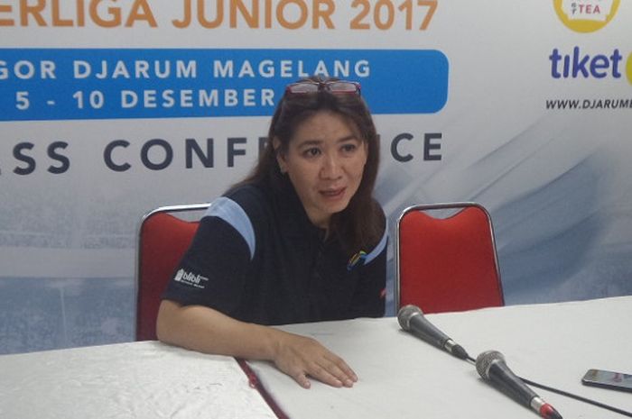 Kepala Bidang Pembinaan dan Prestasi PP PBSI Susy Susanti berbicara pada sesi konferensi pers Superliga Junior 2017, di GOR Djarum Magelang, Jawa Tengah, Minggu (12/10/2017).