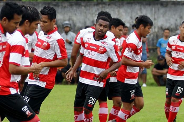 Pemain Madura United, Fredi Isir