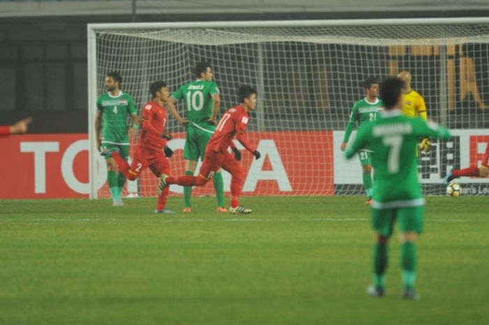 Pemain Timnas U-23 Vietnam kala merayakan gol Nguyen Cong Phuong ke gawang Timnas U-23 Irak pada turnamen Piala AFC U-23 2018 di Stadion Changshu, Changsu, Sabtu (20/1/2018).