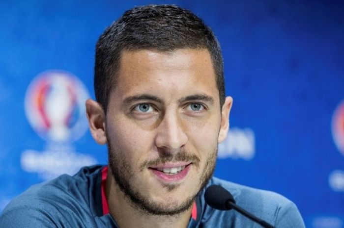  Kapten timnas Belgia, Eden Hazard, melakoni jumpa pers di Decines-Charpieu, 12 Juni 2016. 