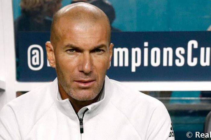 Zinedine Zidane memberikan pernyataan kepada media seusai pertandingan El Clasico (29/7/2017) waktu setempat