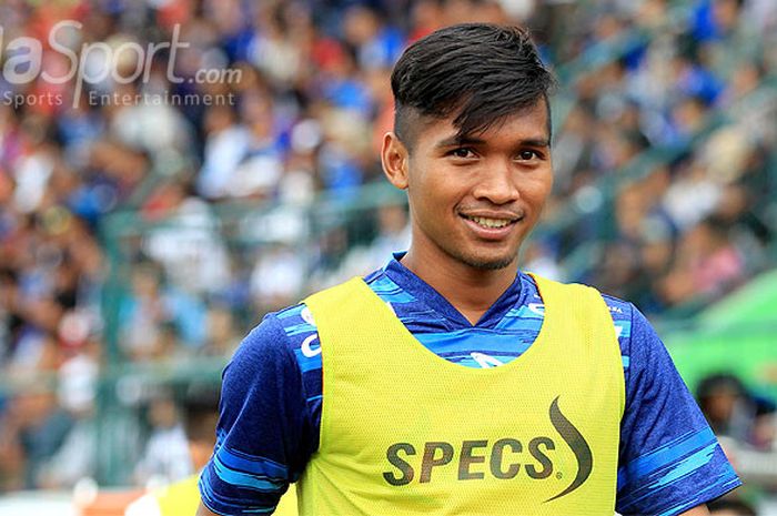 Bek Arema FC, M. Zaenuri, dalam laga uji coba kedua Arema FC melawan Barito Putera di Stadion Gajayana Malang, Jawa Timur, Minggu (14/01/2018) sore.