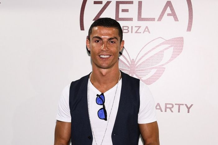 Cristiano Ronaldo menutup kemungkinan transfer bagi Manchester United dan berjanji kembali mengulang kesuksesan di musim lalu bersama Real Madrid.