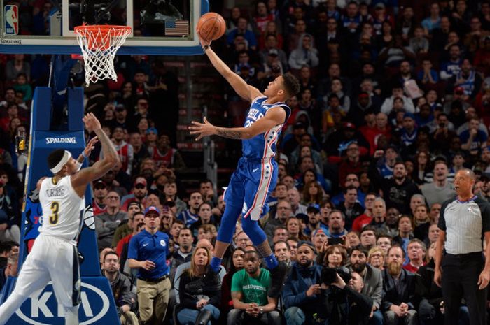 Markelle Fultz (#20)sedang melakukan menunjukkan aksi impresif saat lay up pada laga comebacknya.