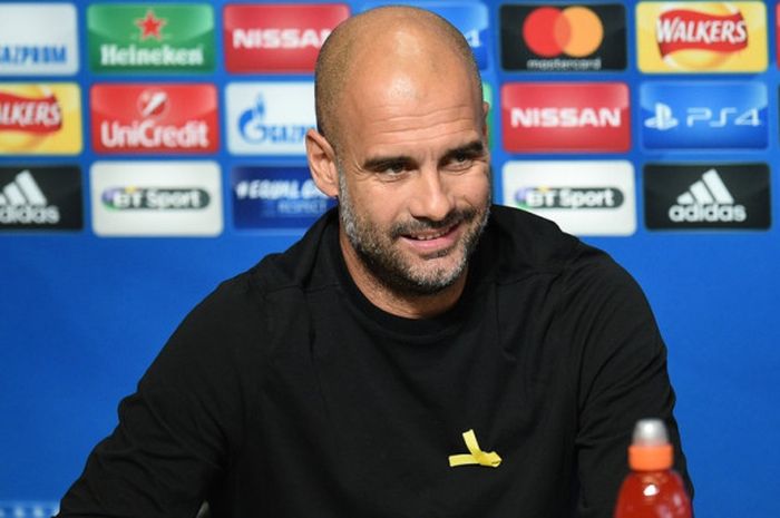 Manajer Manchester City, Josep Guardiola, berbicara dalam konferensi pers di City Football Academy, Manchester, Inggris, pada 20 November 2017.