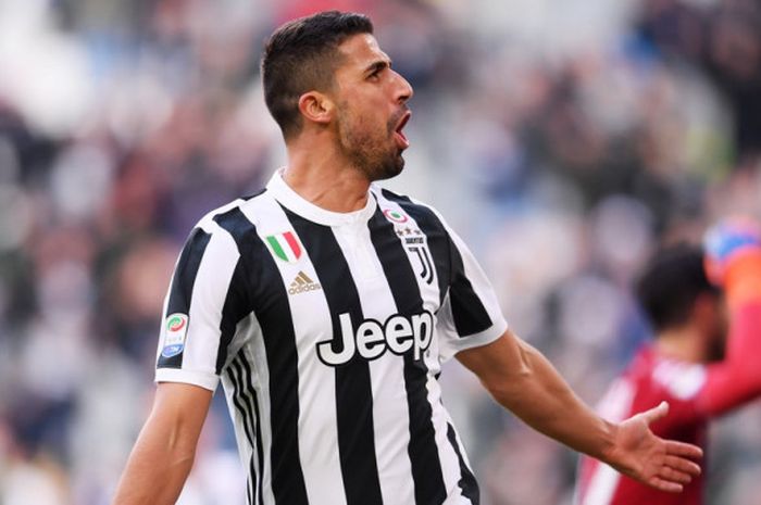 Gelandang Juventus, Sami Khedira, merayakan gol yang dia cetak ke gawang Sassuolo dalam laga Liga Italia di Stadion Allianz, Turin, pada 4 Februari 2018.